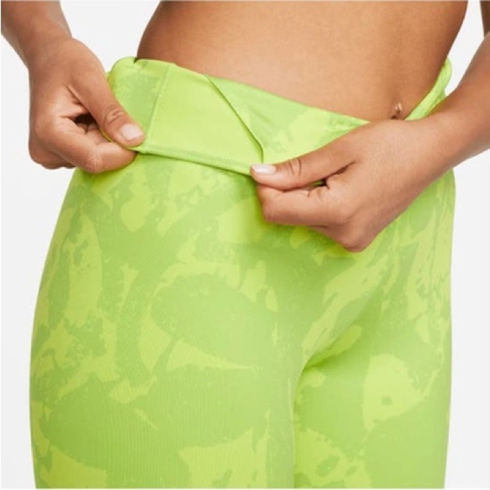 Nike One Luxe Icon Clash Atomic Green Leggings Size Small